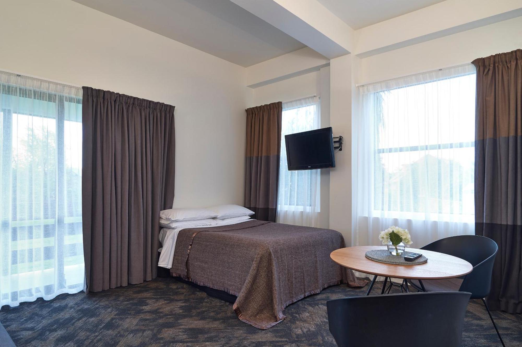 Hotel Carlton Mill Крайстчерч Екстер'єр фото